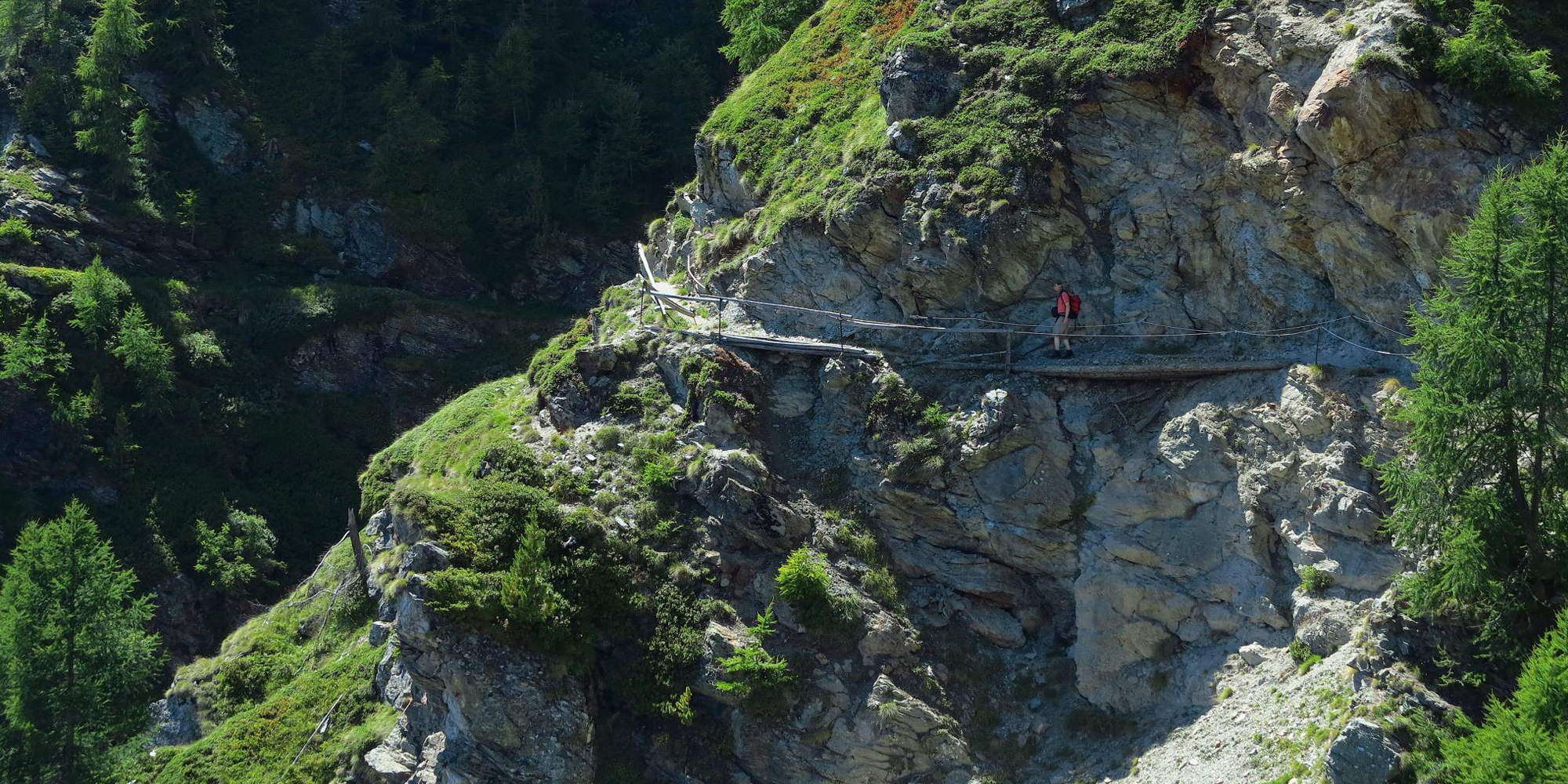 passage-mit-halteseilen.jpg